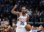 包含雄鹿三巨头联手，杜兰特得分突破，爆发新星冲击季后赛！的词条