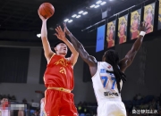  亚运会八强战对决在即！广厦男篮演练定位球，广州队密集防守应对