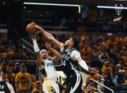 包含洛杉矶快船次回合横扫圣安东尼奥马刺，阿尔卡拉斯砍下30记关键球，全场沸腾的词条