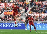 关于足球比赛场面高潮迭起，球员们斗志昂扬的信息