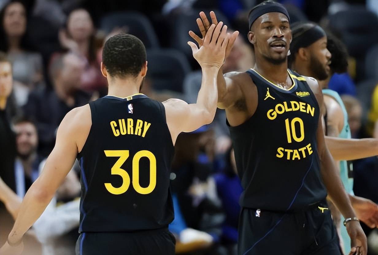 关于勇士三巨头联手,爆发新星得分突破,刷新队史纪录冲击季后赛!的信息 关于勇士三巨头联手,爆发新星得分突破,刷新队史纪录冲击季后赛!的信息